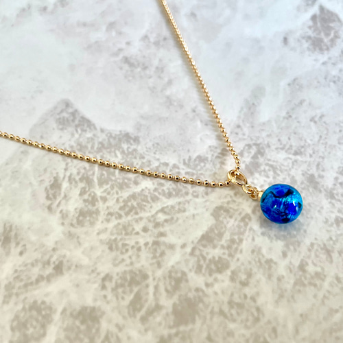 Bテンダー★Ｎｏ1825 琉球ガラスフリット✨ピンク、黒っぽいエメラルド ホタル石（琉球ガラス）のネックレス ネックレス・ペンダント Lumiere