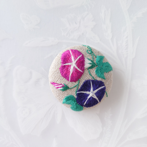 刺繍ブローチ「朝顔 あかむらさき」くるみボタン ブローチ 薄荷