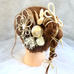【水引の花】成人式　髪飾り　プリザーブドフラワー　ナチュラル　ウェディング　結婚式　成人式髪飾り　ゴールド×ホワイト 3枚目の画像
