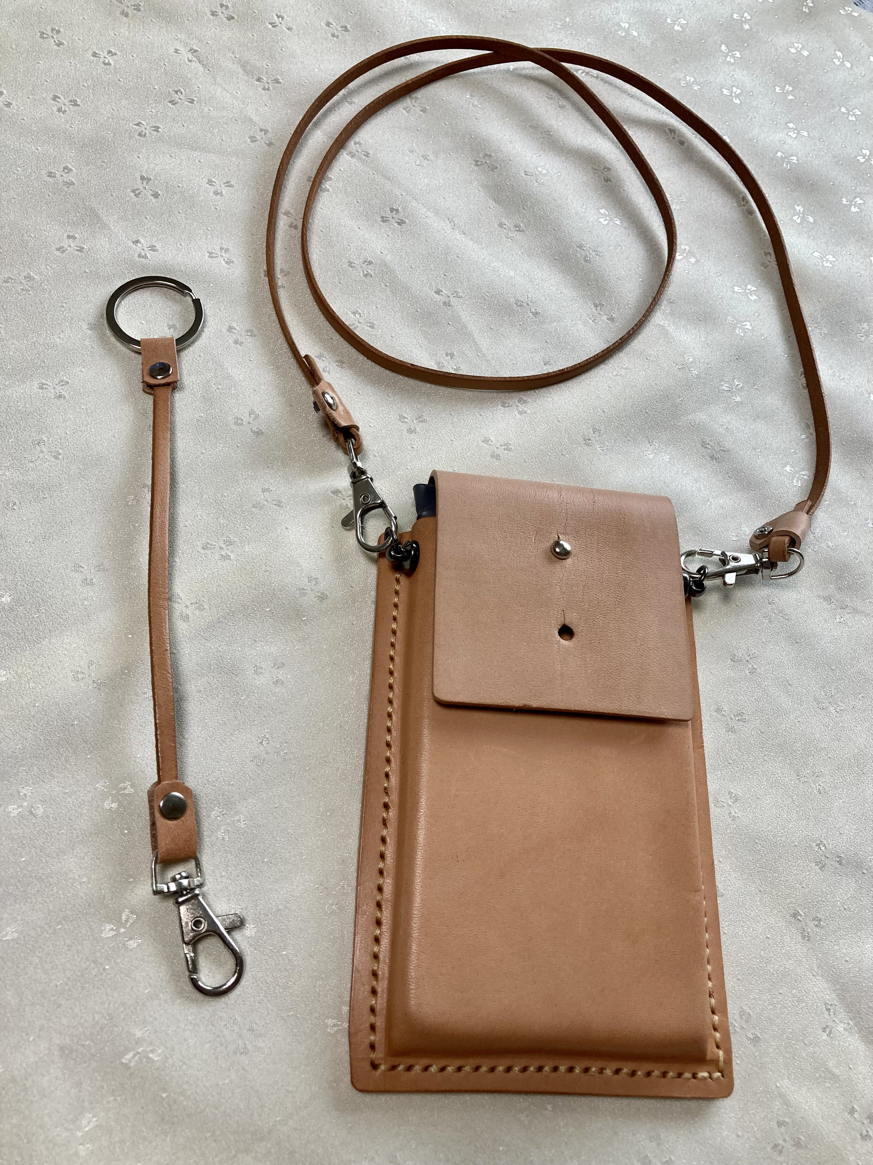 いつも一緒、スマホショルダーケース　本革ベージュ