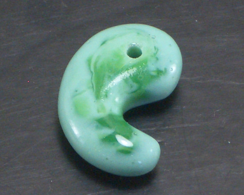 専用 阿波 飛龍 翡翠勾玉　　　　　(馬の馬蹄は幸せになる) 糸魚川産 飛龍 翡翠勾玉 (馬の馬蹄は幸せになる) ☆26,☆