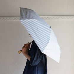 UV cut 折疊傘條紋 lt.gray 99.9% 紫外線防護，晴天雨天 163454 竹柄遮陽傘 第12張的照片
