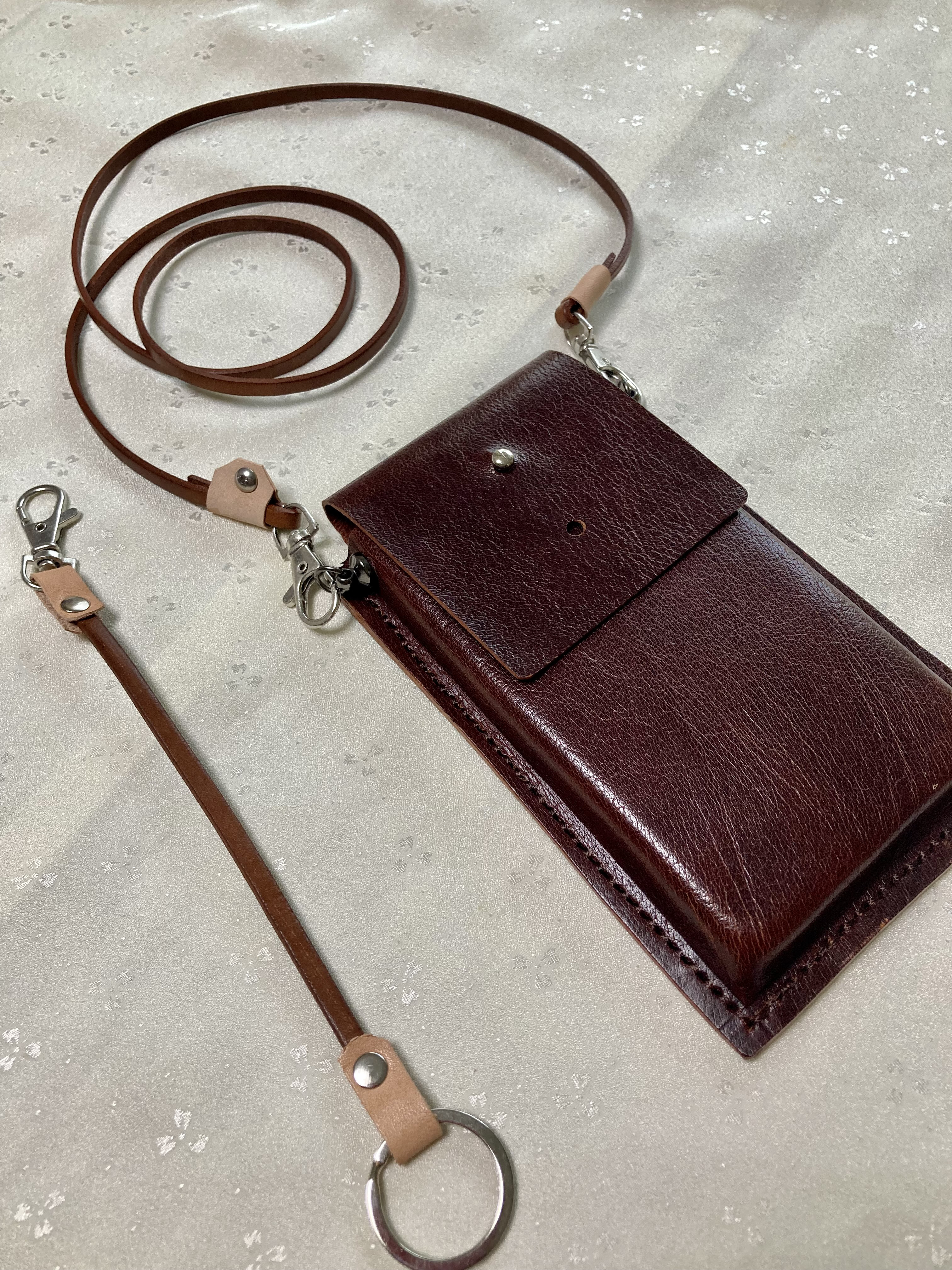 牛革　スマホショルダーケース　濃いブラウン