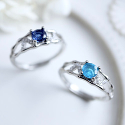カイヤナイトとネオンブルーアパタイトのペアリング＊天然石【leaf】ブルー　透き通る青 3枚目の画像