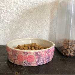 犬用の食器　「キュートピンクのリボン」ちょっと訳あり　フードボウル　小型犬　シーズー　プードル　ダックス 1枚目の画像
