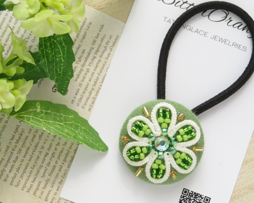 タティングレース×ビーズ刺繍のくるみボタンヘアゴム 緑 ツインテール