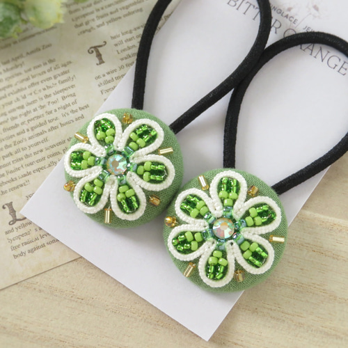 タティングレース×ビーズ刺繍のくるみボタンヘアゴム 緑 ツインテール