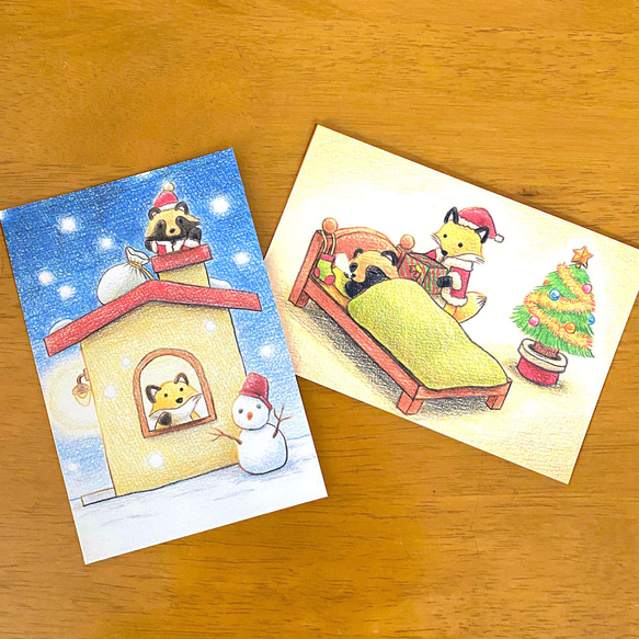 クリスマスのタヌキとキツネのイラストポストカード 1枚目の画像