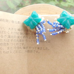 鱗粉舞い散る青い蝶の耳飾り 1枚目の画像