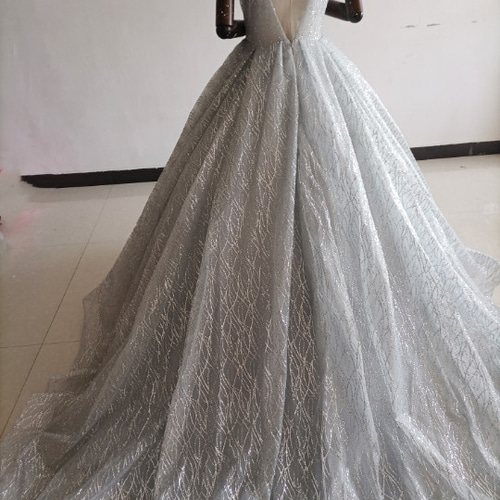 輝きな光彩を放 ウェディングドレス キラキラドレス お呼ばれ/二次会  