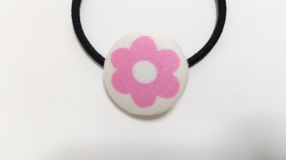 花（ピンク）2 くるみボタン ヘアゴム 1枚目の画像