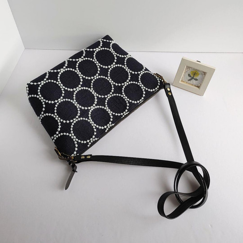 ミナペルホネン 大きめショルダーバック 新作タンバリン (ネイビー