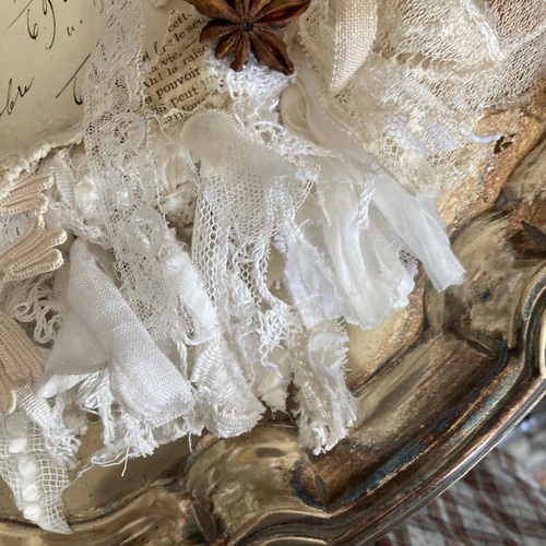 ☆シャビーなアンティークレース&裂き布の装飾用リース♪メダイ(マリア