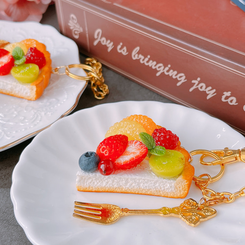 たなりー 様☆フルーツケーキの小物入れ☆フェイクスイーツ 食品