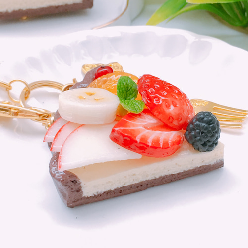 リンゴとフルーツのタルトバックチャーム 新作 フォーク付き ☆誕生日