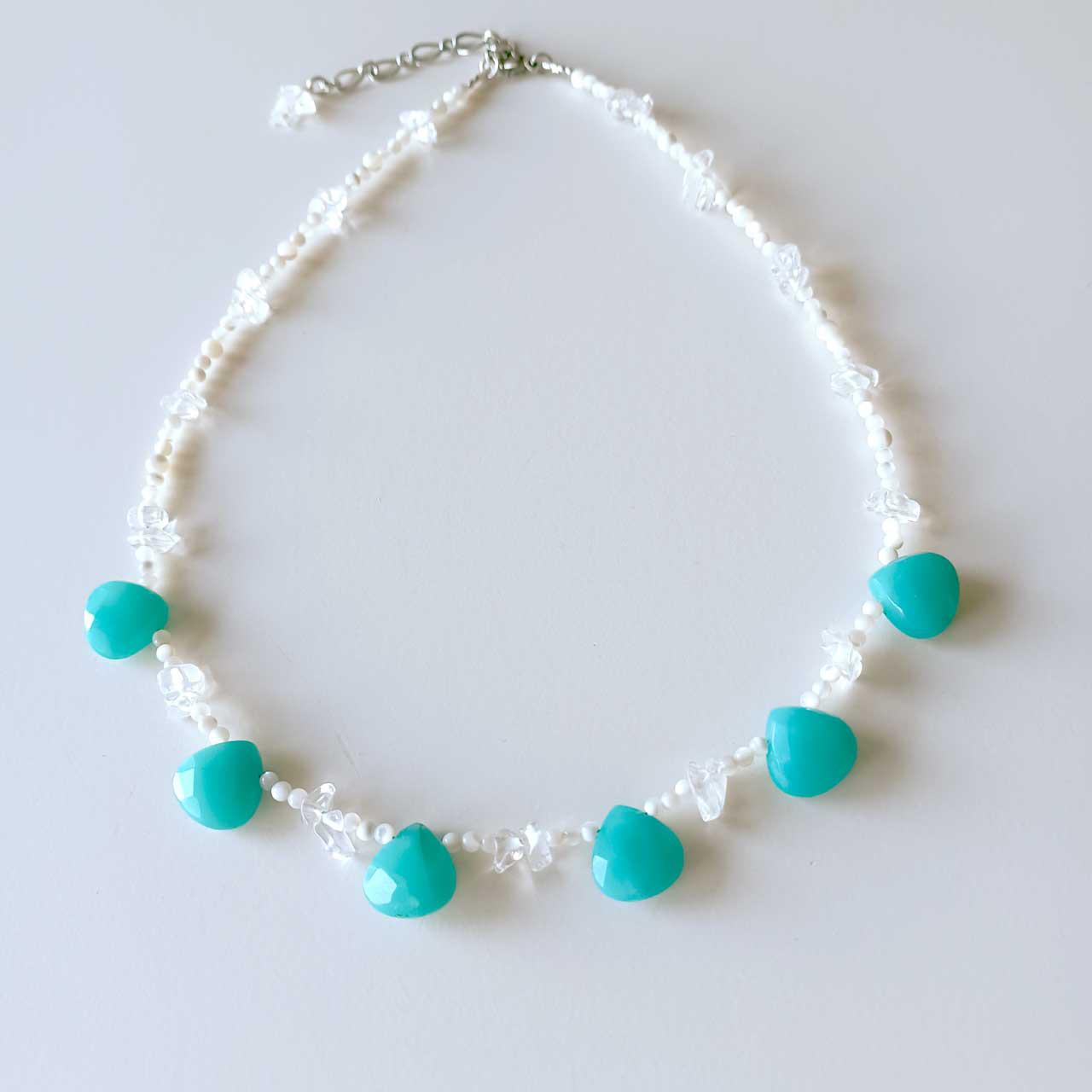 ブルーのアマゾナイト愛らしいショートネックレス