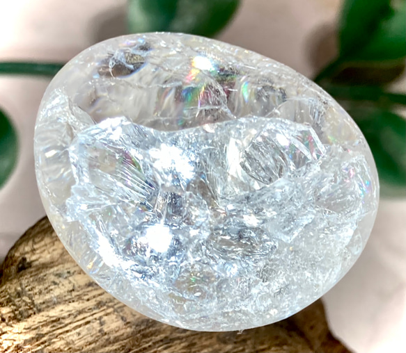 クラック水晶✨　レインボー　タンブル　爆裂水晶 3枚目の画像