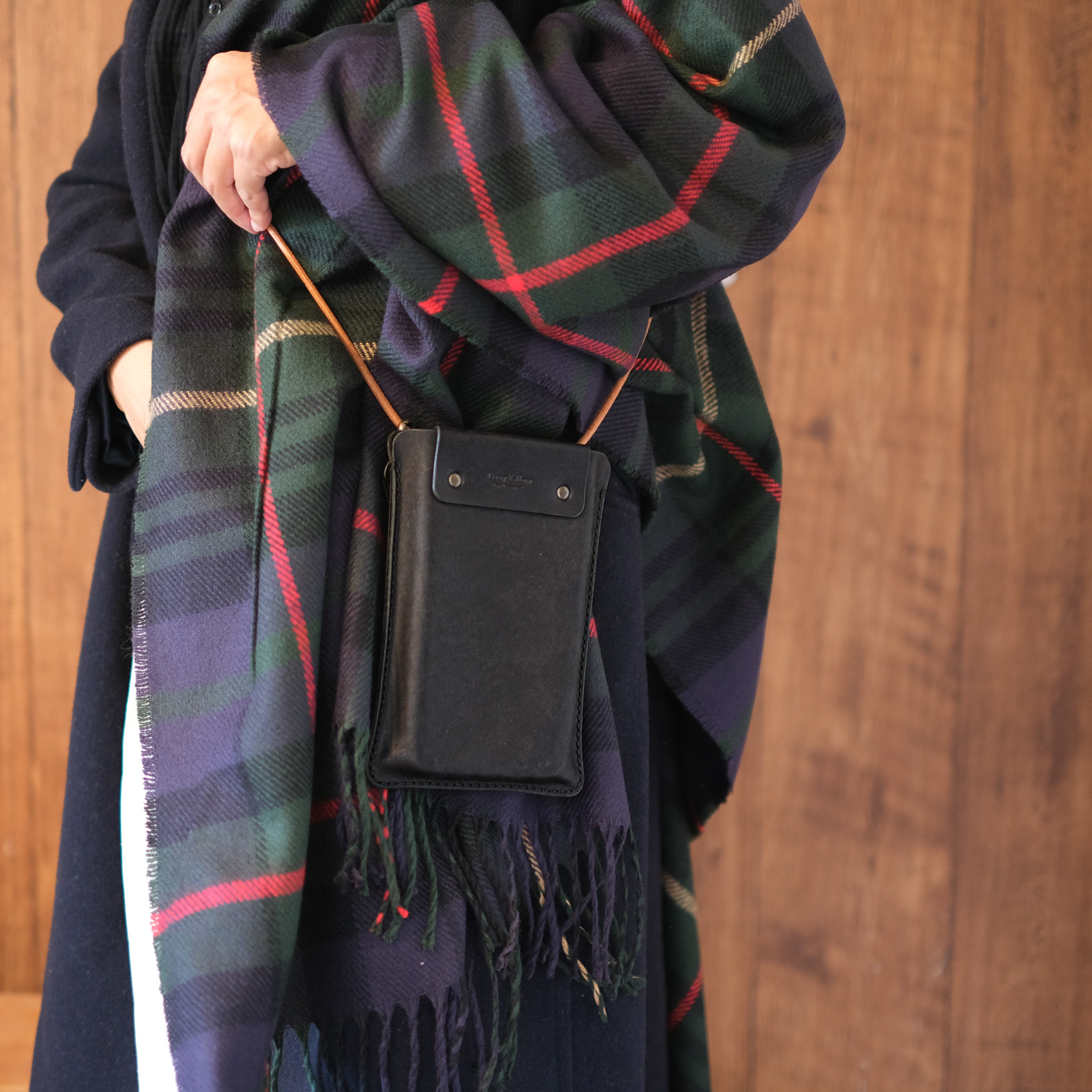 スマホポシェット　ブラック　イタリアンレザー　納期1週間