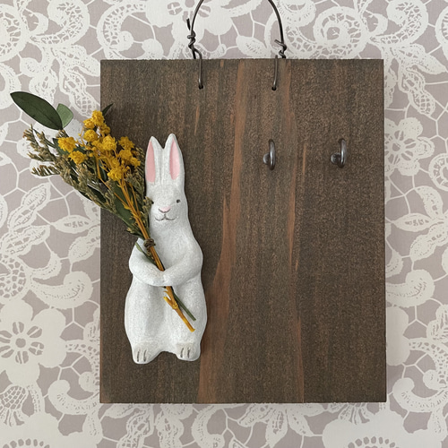 抱える熊の壁掛け〈フック付き〉 タペストリー・壁掛け y_conecone