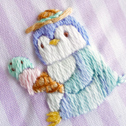 [刺繍キット]アイスを食べるペンギン刺繍ブローチ 12枚目の画像