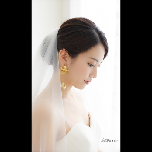 大ぶり マットゴールドフラワー つぼみ ゆらゆらお花舞うピアス 結婚式