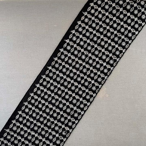 星と十三夜月の刺繍半衿 黒にシャンパンゴールド ハンドメイド半襟