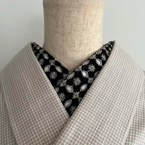 星と十三夜月の刺繍半衿 黒にシャンパンゴールド ハンドメイド半襟