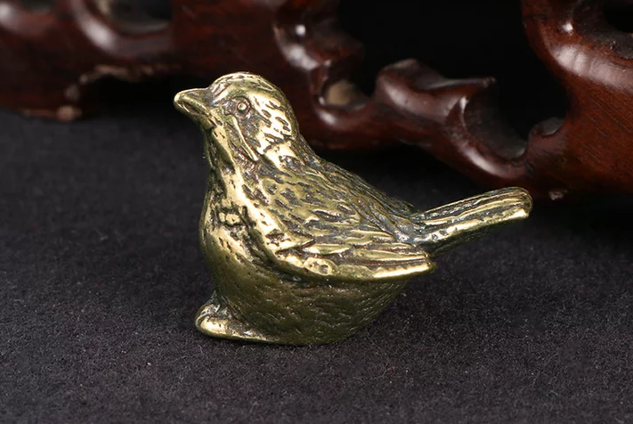 狗置物，真鍮製，工藝美術品，高29cm，重3500克。 狗置物，真鍮製，工藝美術品，高29cm，重3500克。