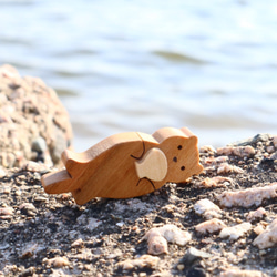 ラッコ〜貝殻だっこのラッコ〜＊受注制作　海の生き物　木製インテリア　木のおもちゃ・人形　水族館 1枚目の画像