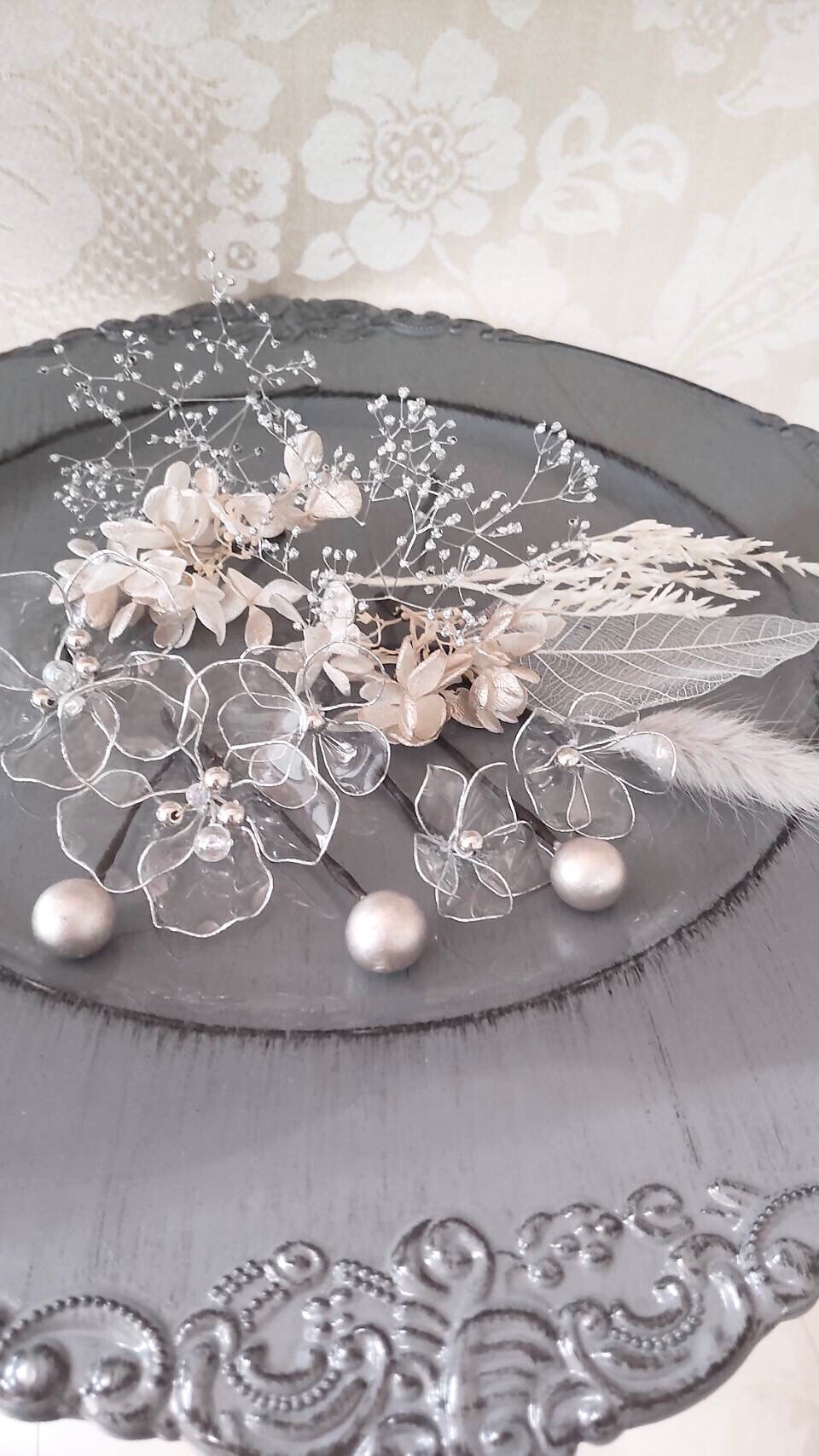 涼しげな氷のような髪飾りNo.2  アメリカンフラワー　ドライフラワー