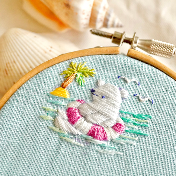 [刺繍キット]海水浴のシロクマ刺繍ブローチ 16枚目の画像