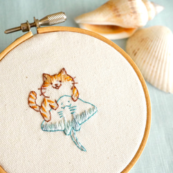 [刺繍キット]ゆるかわネコと泳ぐエイの刺繍ミニトートバッグ 8枚目の画像