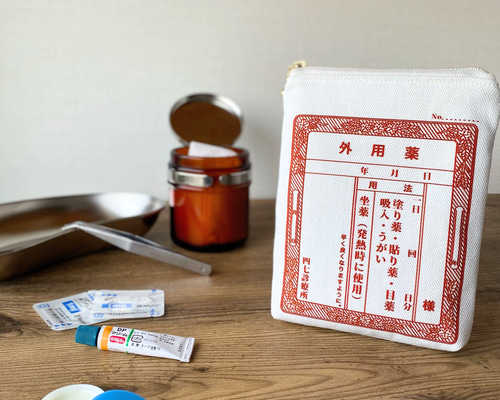 くちなし様　オーダー　お薬ポーチ　ハンドメイド　刺繍　両面　服薬管理　ファスナー 828a25b012dd6133222fe0aa58460a