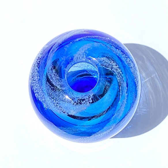 新作品：Kukai Blue Vase（藍色花瓶） 透明的天空、大海、氣泡的漩渦 第3張的照片