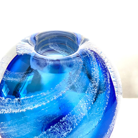 新作品：Kukai Blue Vase（藍色花瓶） 透明的天空、大海、氣泡的漩渦 第5張的照片