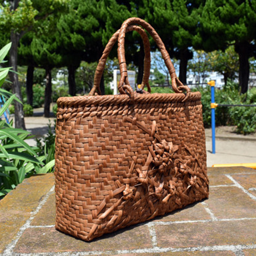 新入荷 新品 長野産　職人手編み　網代中薔薇編み　山葡萄バッグ 新入荷 新品 長野産 職人手編み 網代中六角花編み 葡萄柄 山葡萄