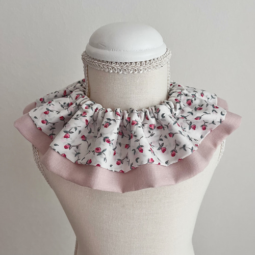 リバティ生地を使用した2段フリルのまんまるスタイ】フローティング