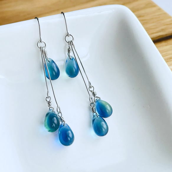 No.185 チェコビーズ 水色のグラデーションピアス ハンドメイド