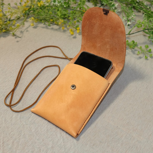 手縫い自家製オイルレザーのスマホポシェット スマホポシェット