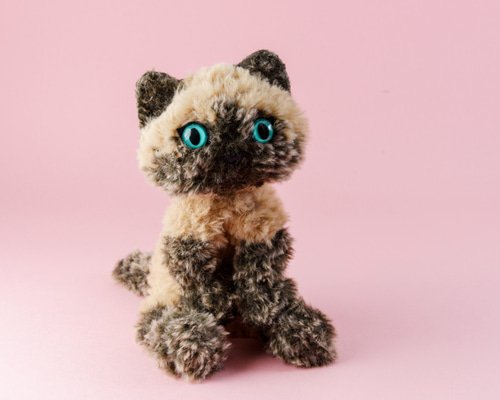 癒されネコのあみぐるみ・シャム猫のわらじ。 あみぐるみ マルイネコ