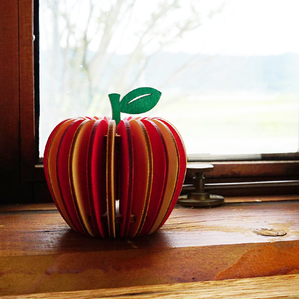 「りんご」木製オブジェ　インテリア　置物 3枚目の画像