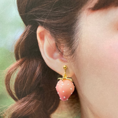 ピンクのいちごのイヤリング 大 イチゴ 苺 ストロベリー いちご