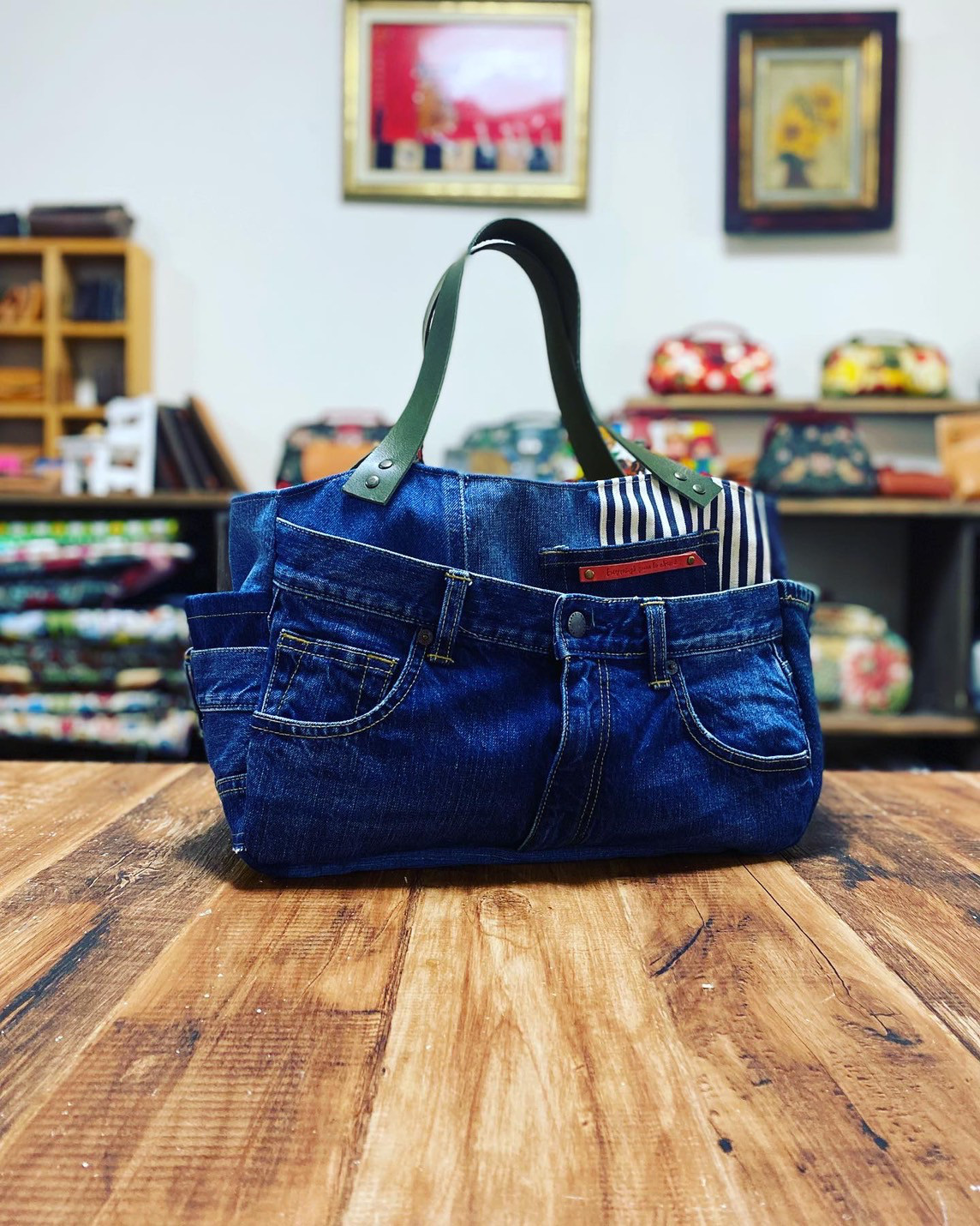 お取り置き中デニムリメイク縦長トートバッグ ジーンズリメイク肩掛け縦長トートJeans remake shoulder-length