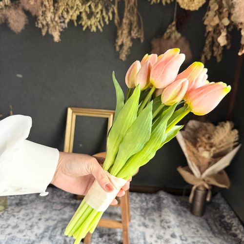 ピンクチューリップクラッチブーケ☆ブートニア その他オーダーメイド