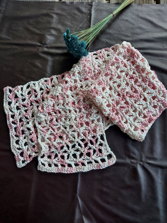 ホワイト～ピンクのグラデーションマフラー　手編み 6枚目の画像