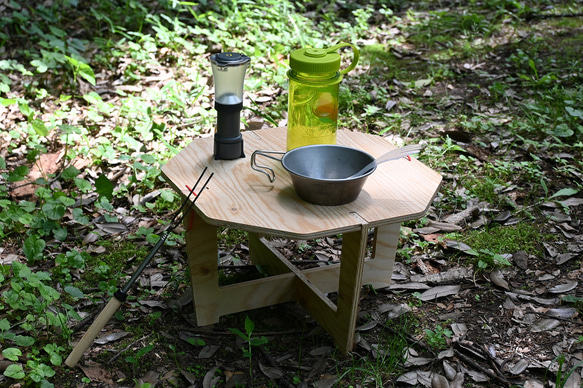木目がカッコいいラーチ材のテーブル / Larches（ラーチェス）オクタテーブル340 アウトドア キャンプ 3枚目の画像