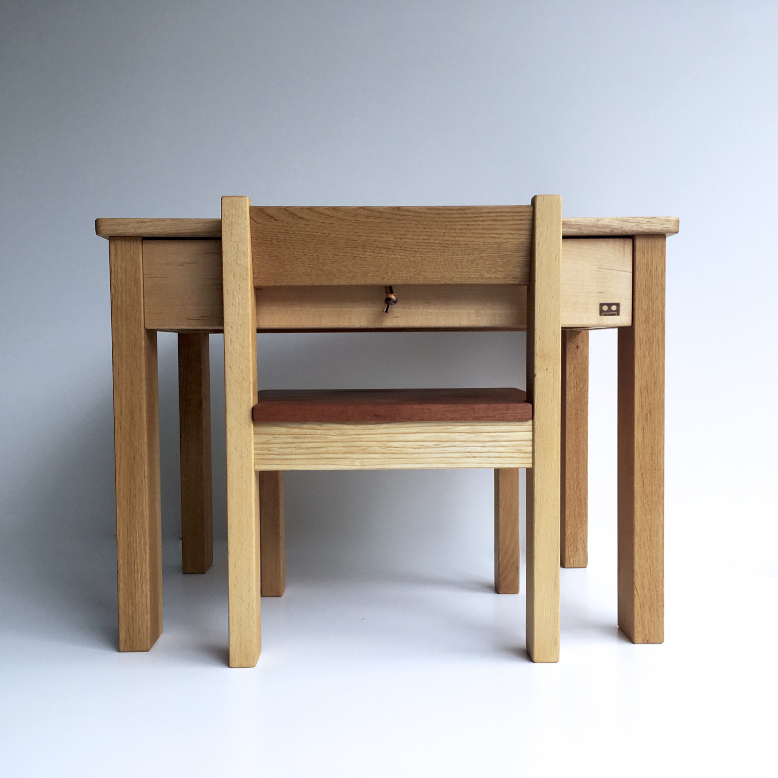 キッズデスク　キッズチェア　子供家具　幼児家具　子供椅子　無垢材　再販なし一点物