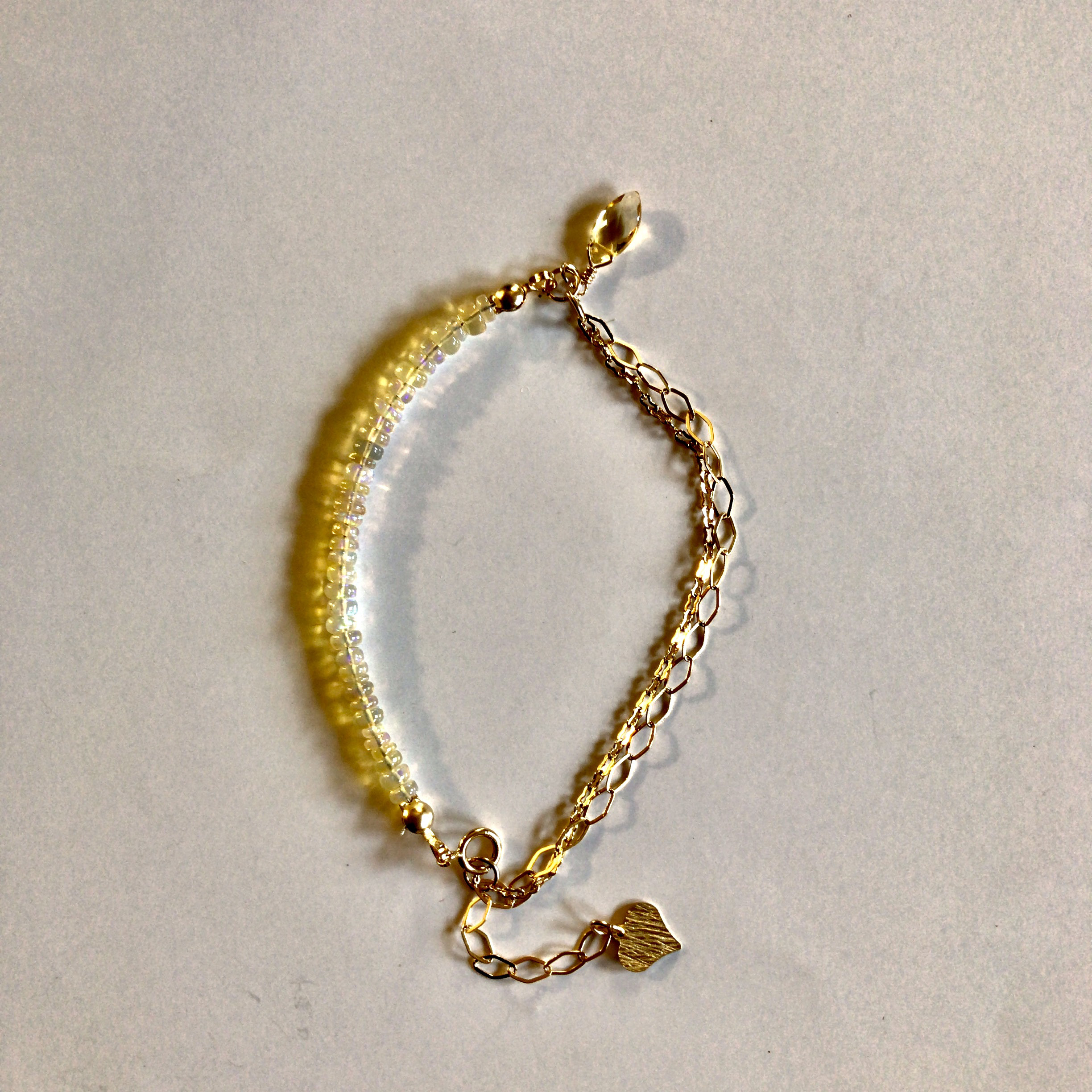 ブレスレット　天然石オパールと２連のチェーン