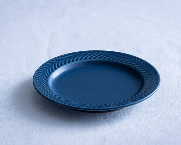 【波佐見焼　中皿】ローズマリー　リムプレートM　ブルーグレー 5枚目の画像