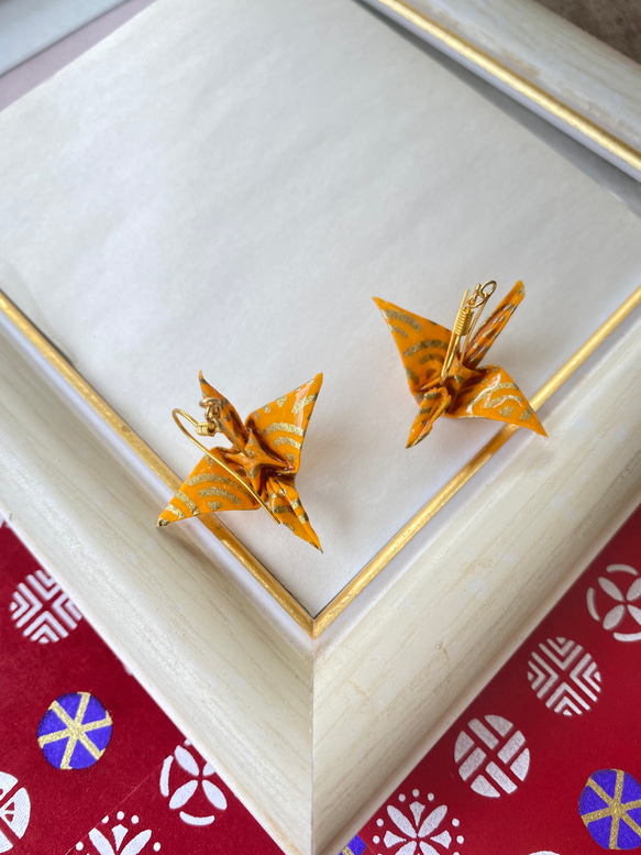 オレンジ＊和紙で作った折り鶴ピアス/イヤリング 3枚目の画像